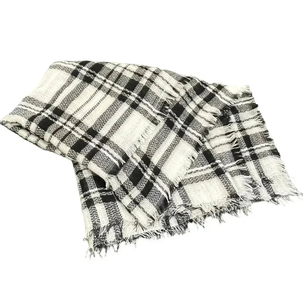 N/A plaid blanket